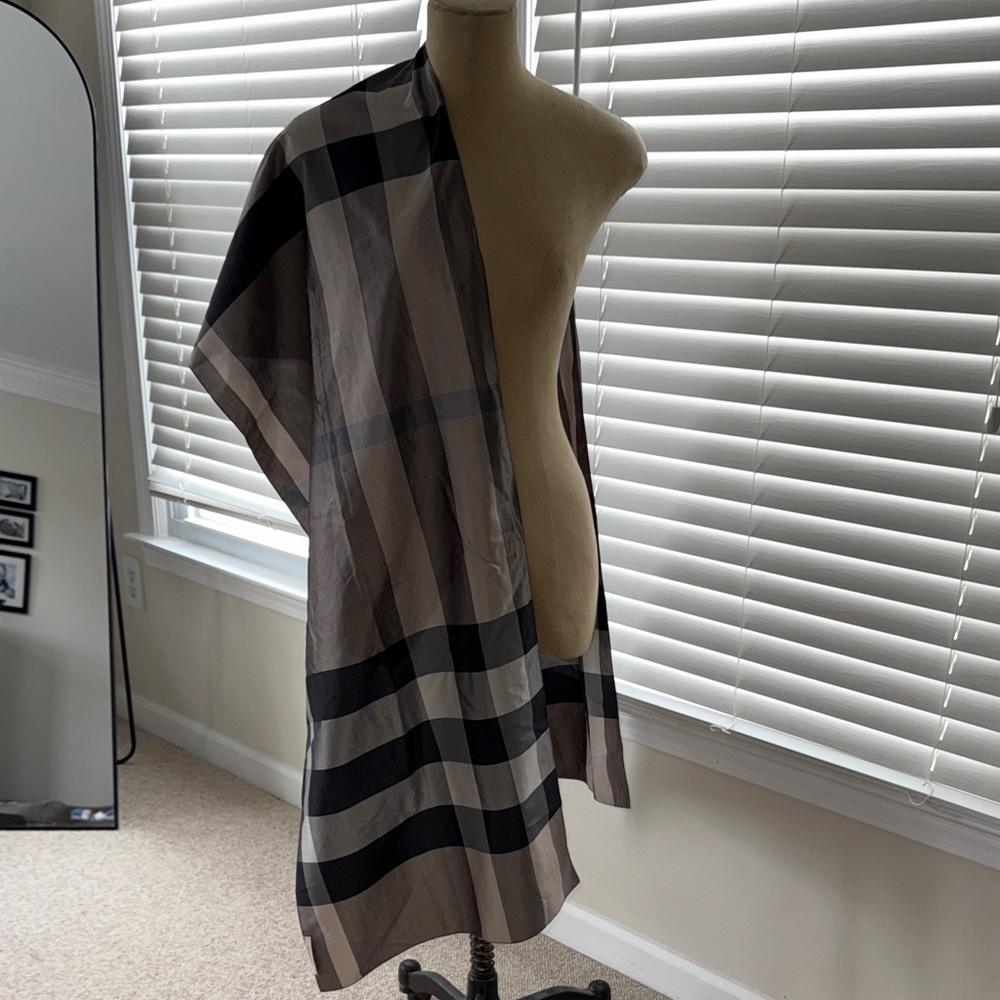Plaid Burberry Patterned silk scarf - Picture 2 of 4